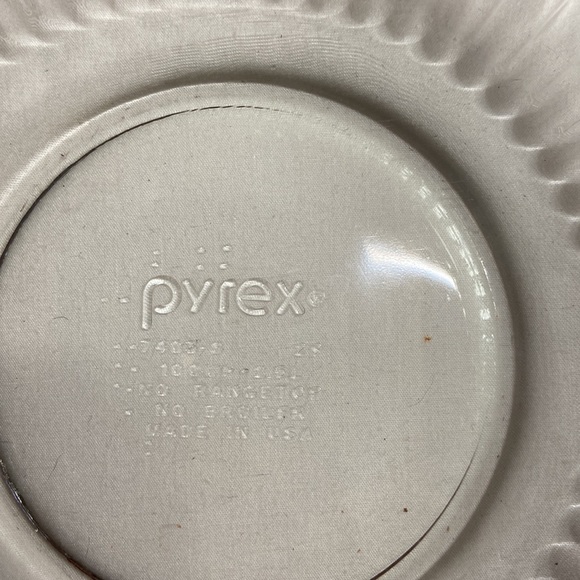 Vintage Pyrex ribbed bowls - Picture 3 of 3
